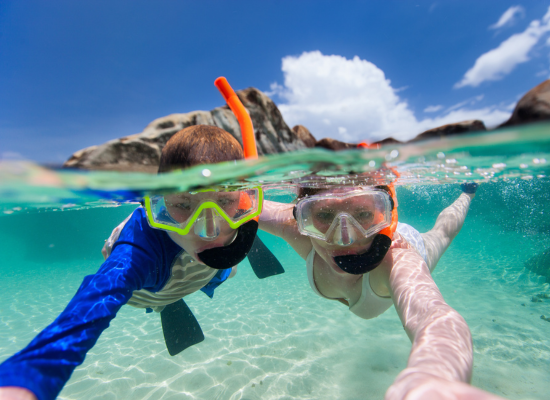 best place to stay in roatan for snorkeling